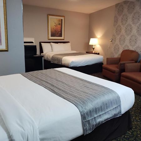 Regency Inn & Suites Корнуолл Экстерьер фото