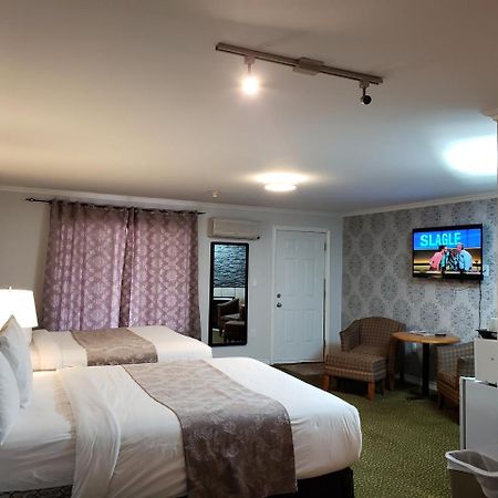 Regency Inn & Suites Корнуолл Экстерьер фото