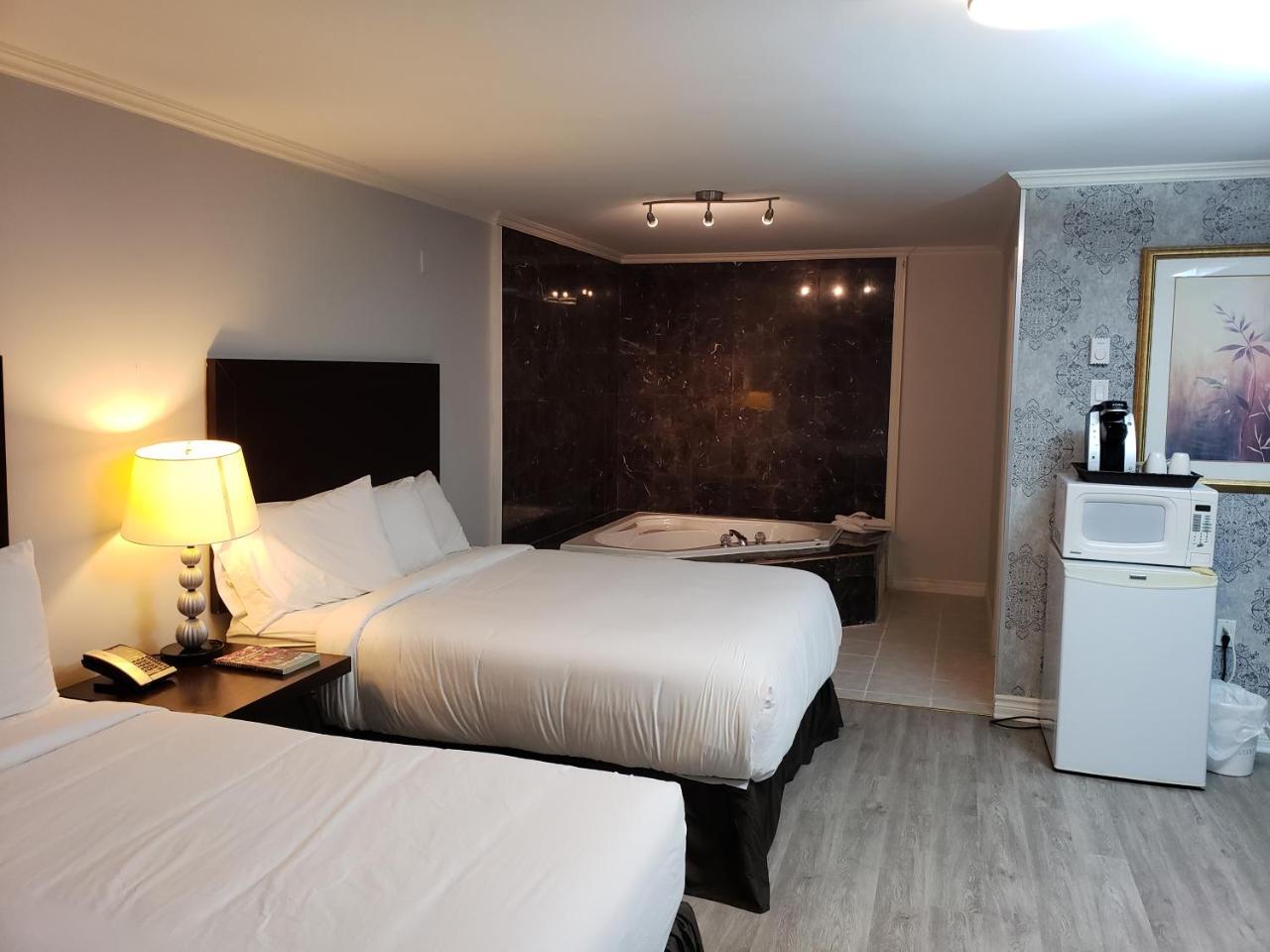 Regency Inn & Suites Корнуолл Экстерьер фото
