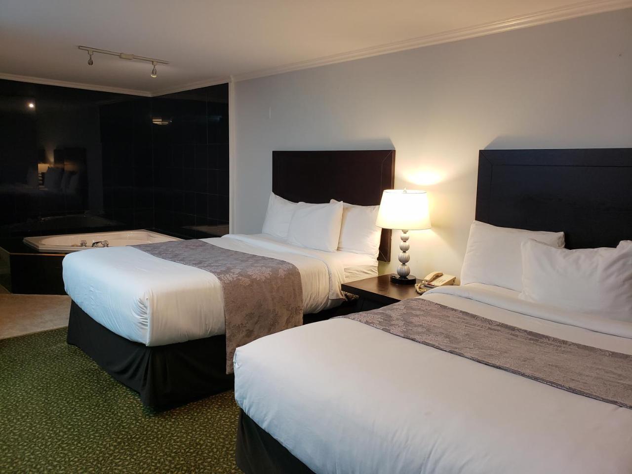 Regency Inn & Suites Корнуолл Экстерьер фото