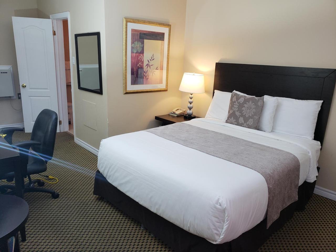 Regency Inn & Suites Корнуолл Экстерьер фото