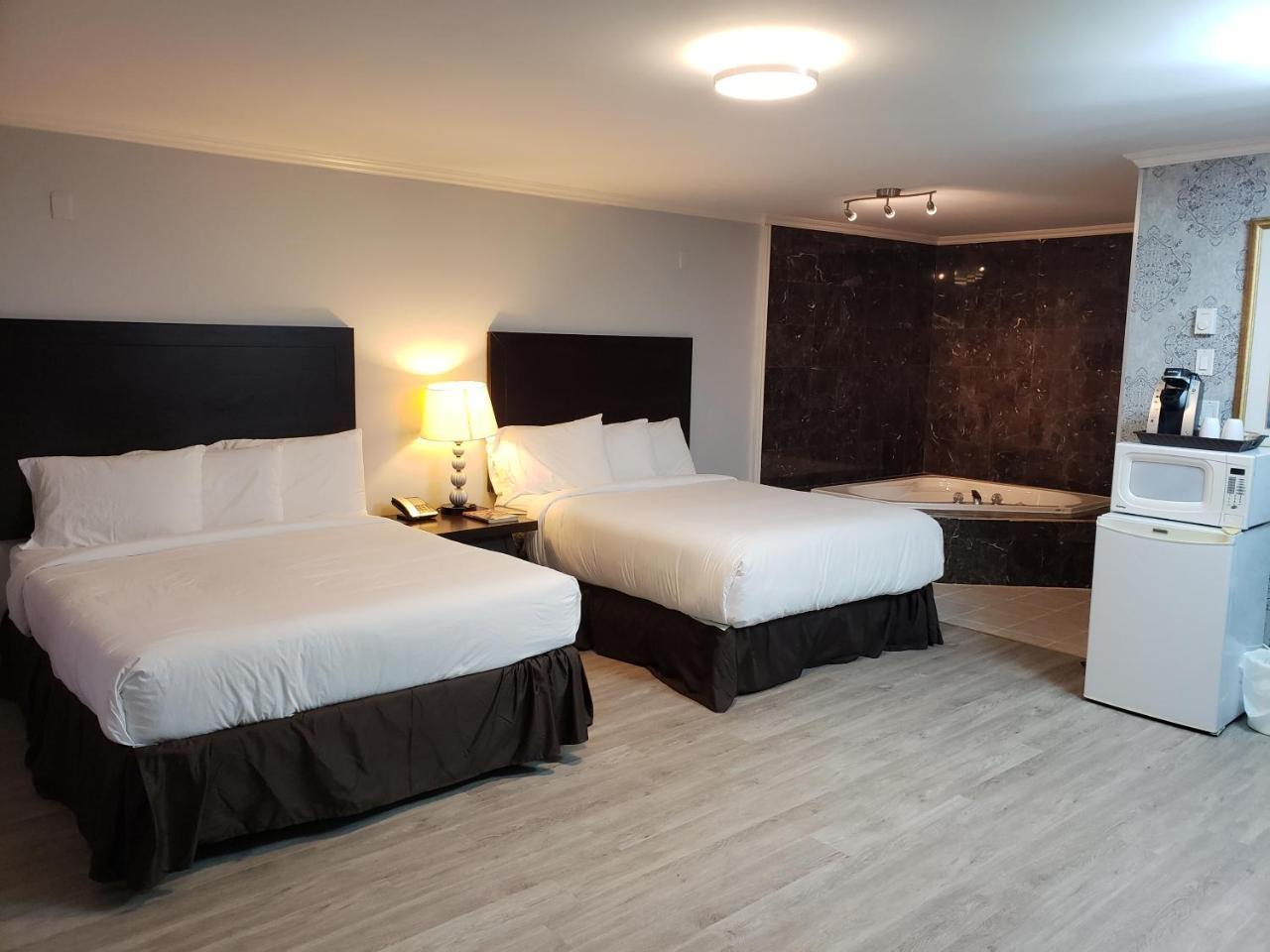 Regency Inn & Suites Корнуолл Экстерьер фото
