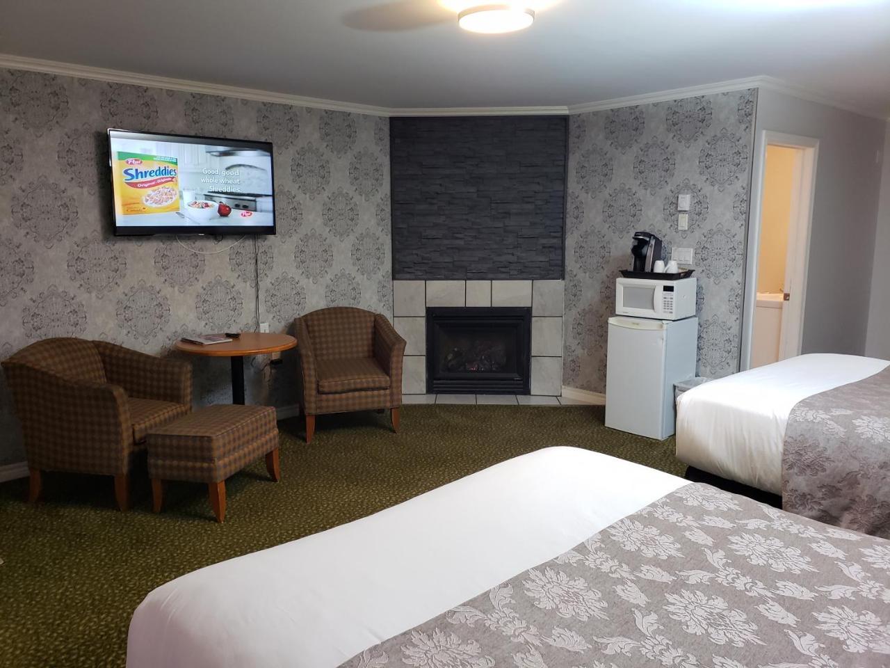 Regency Inn & Suites Корнуолл Экстерьер фото